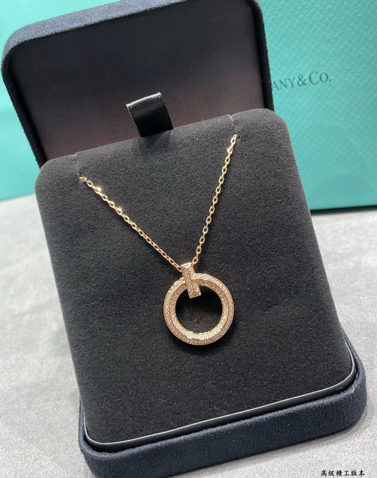 T1 narrow circular yellow gold necklace XLA456