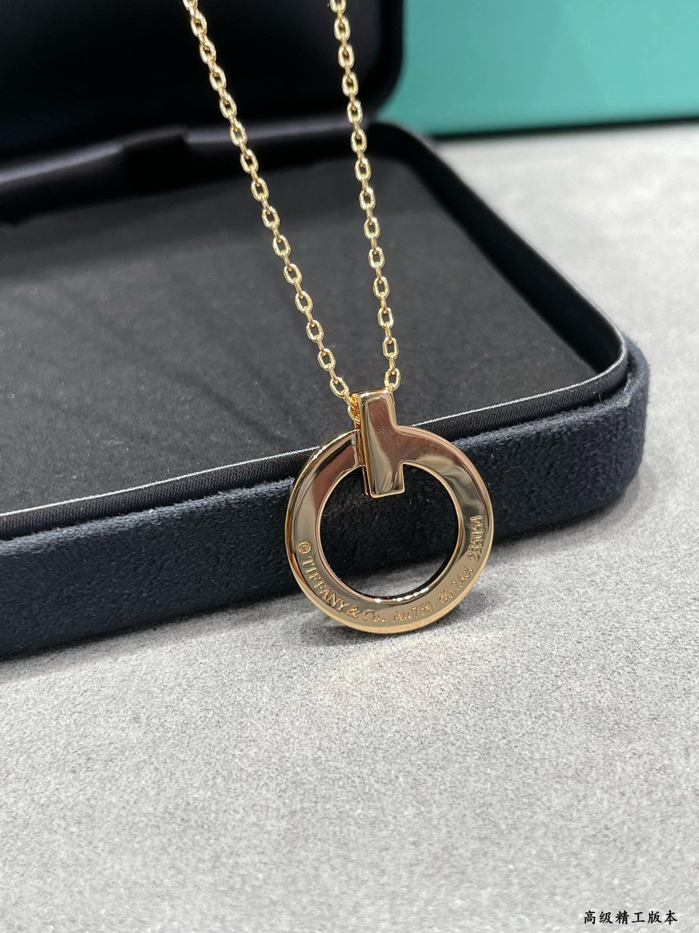 T1 narrow circular yellow gold necklace XLA456