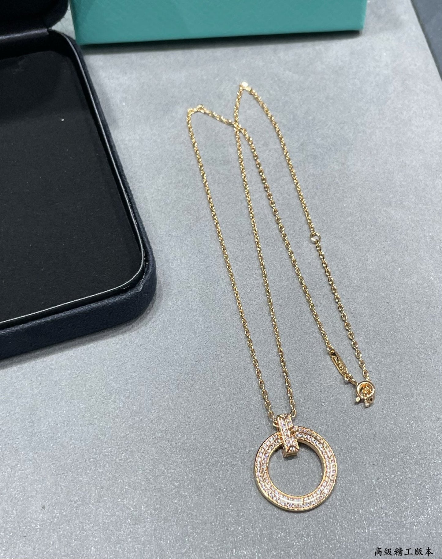 T1 narrow circular yellow gold necklace XLA456