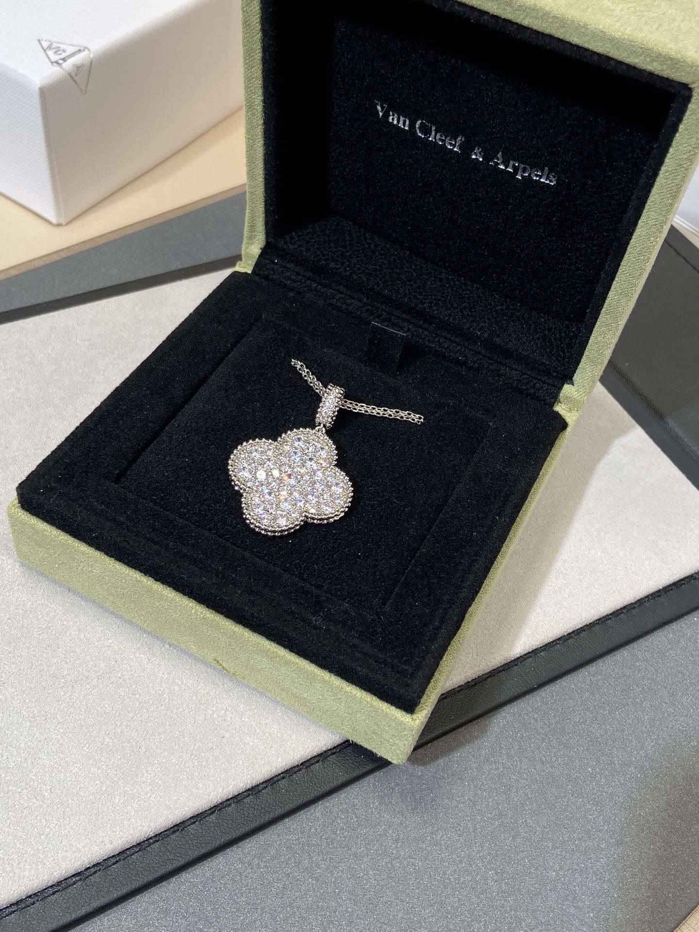 vca large flower full diamond necklace xla453