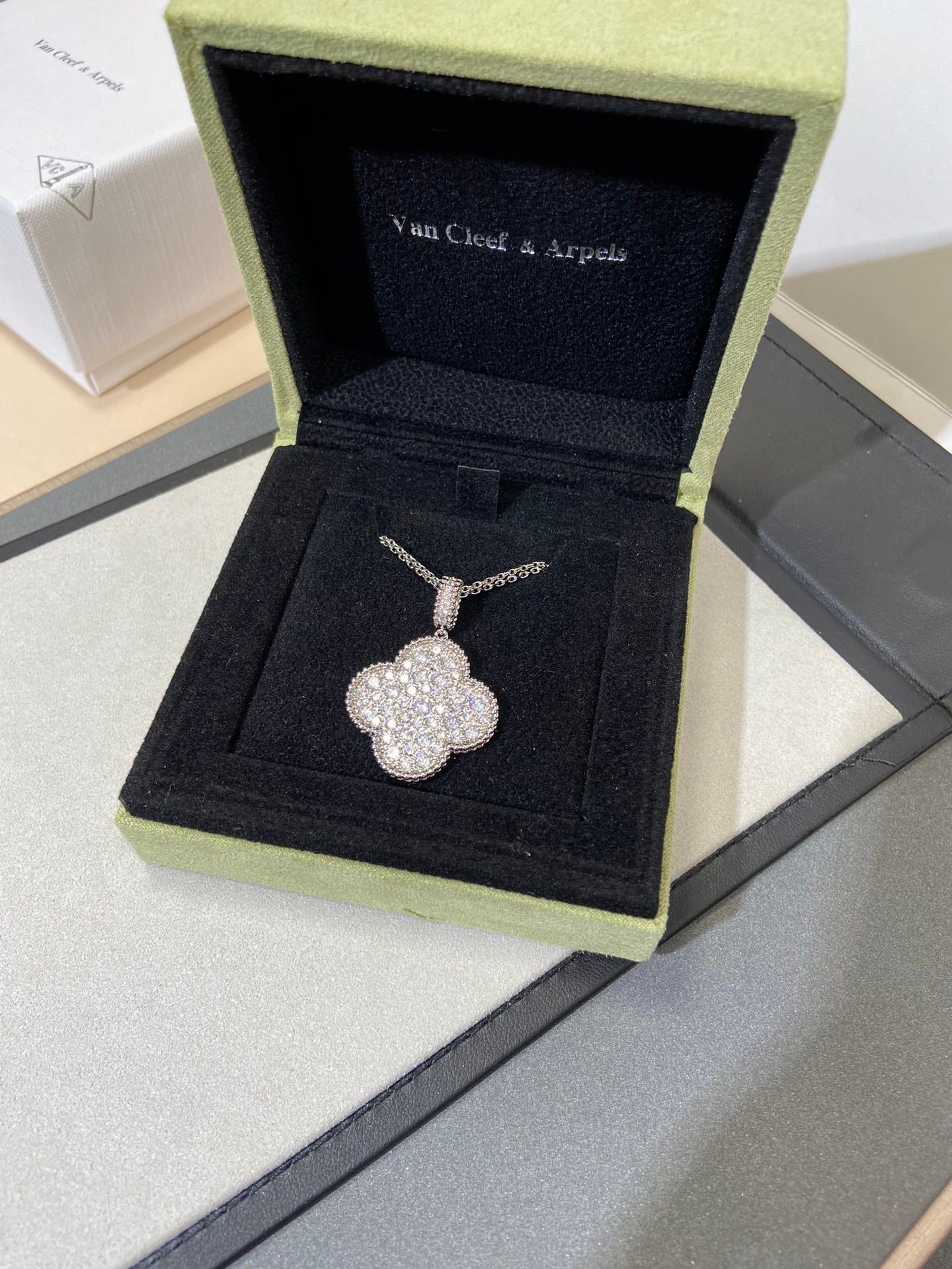 vca large flower full diamond necklace xla453