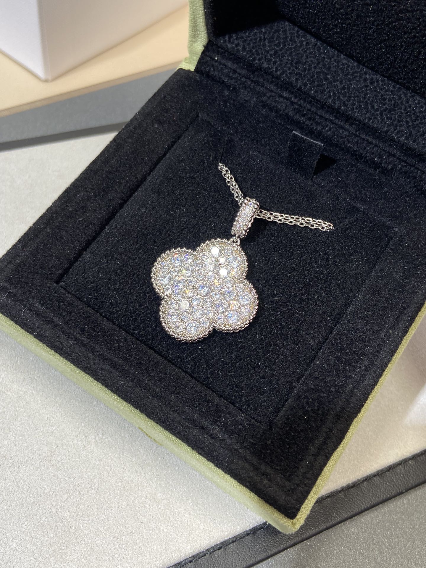 Vca Large Flower Full Diamond Necklace XLA453