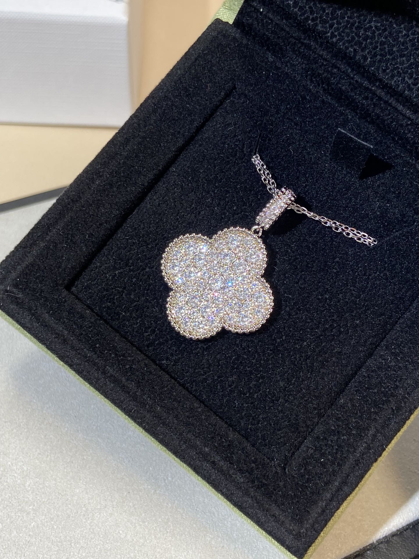 Vca Large Flower Full Diamond Necklace XLA453