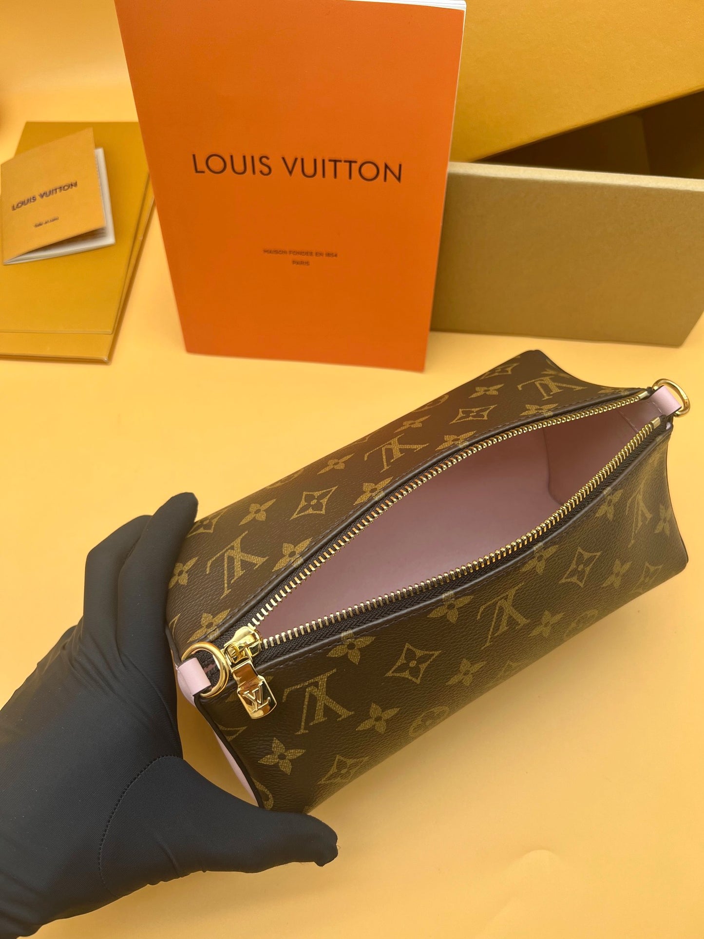 M11303 Monogram crossbody bag Brown Pink