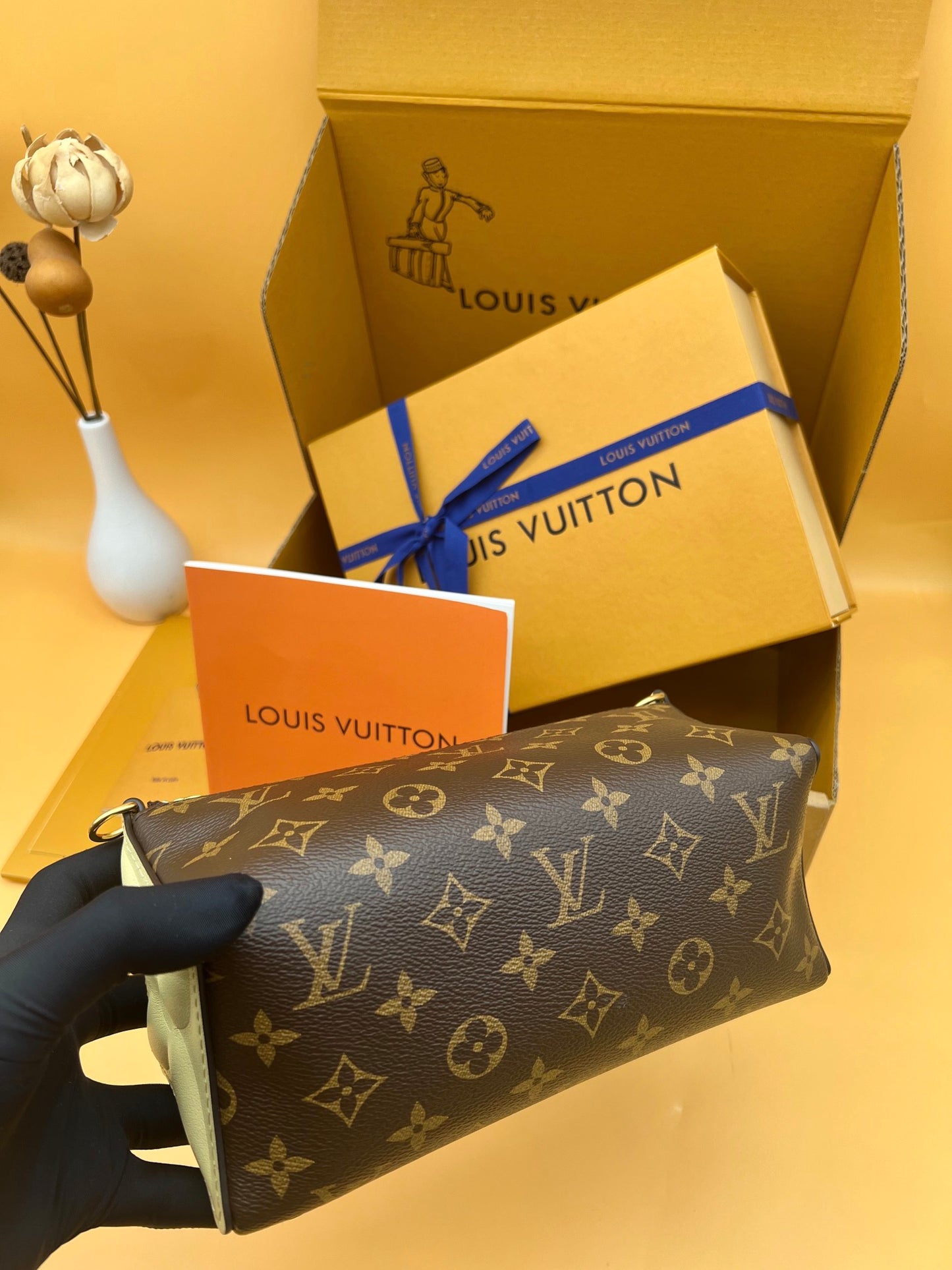 M11672 Monogram crossbody bag Brown White