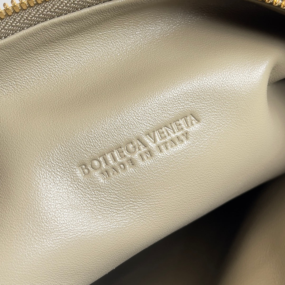 Bottega Veneta Jodie Medium Taupe 690225