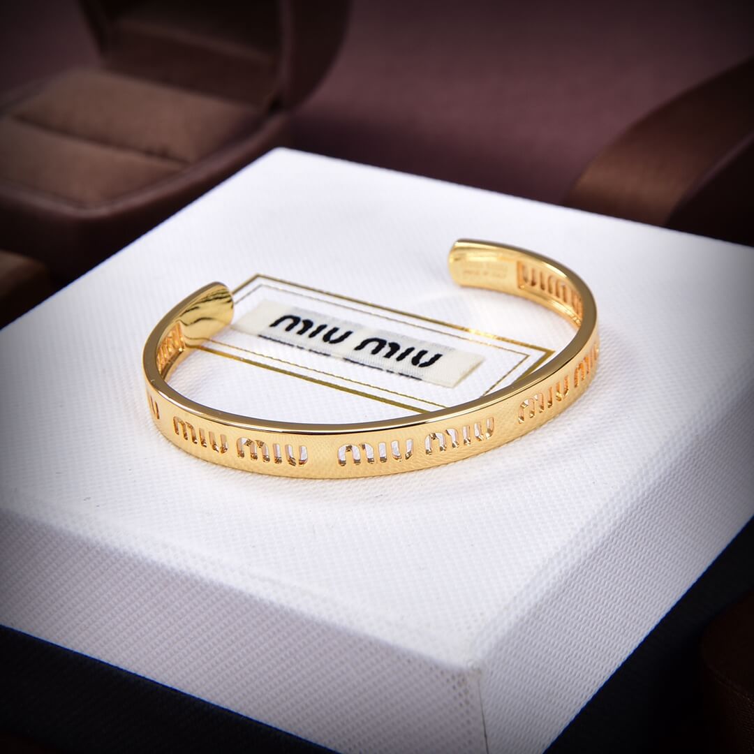 Bracelet 2023 New Product New Miumiu Letter Metal gold SZ13168A3