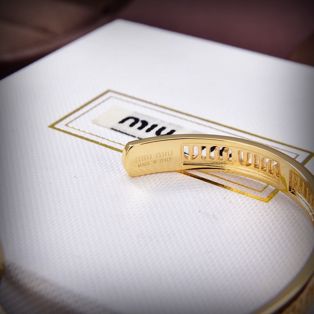 Bracelet 2023 New Product New Miumiu Letter Metal gold SZ13168A3