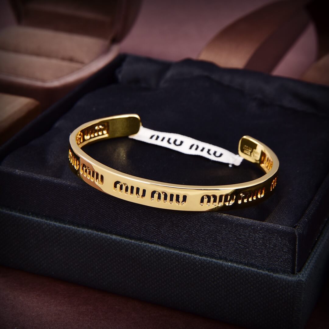 Bracelet 2023 New Product New Miumiu Letter Metal gold SZ13168A3