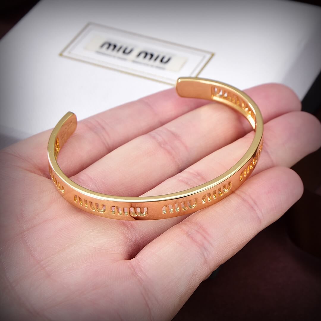 Bracelet 2023 New Product New Miumiu Letter Metal gold SZ13168A3