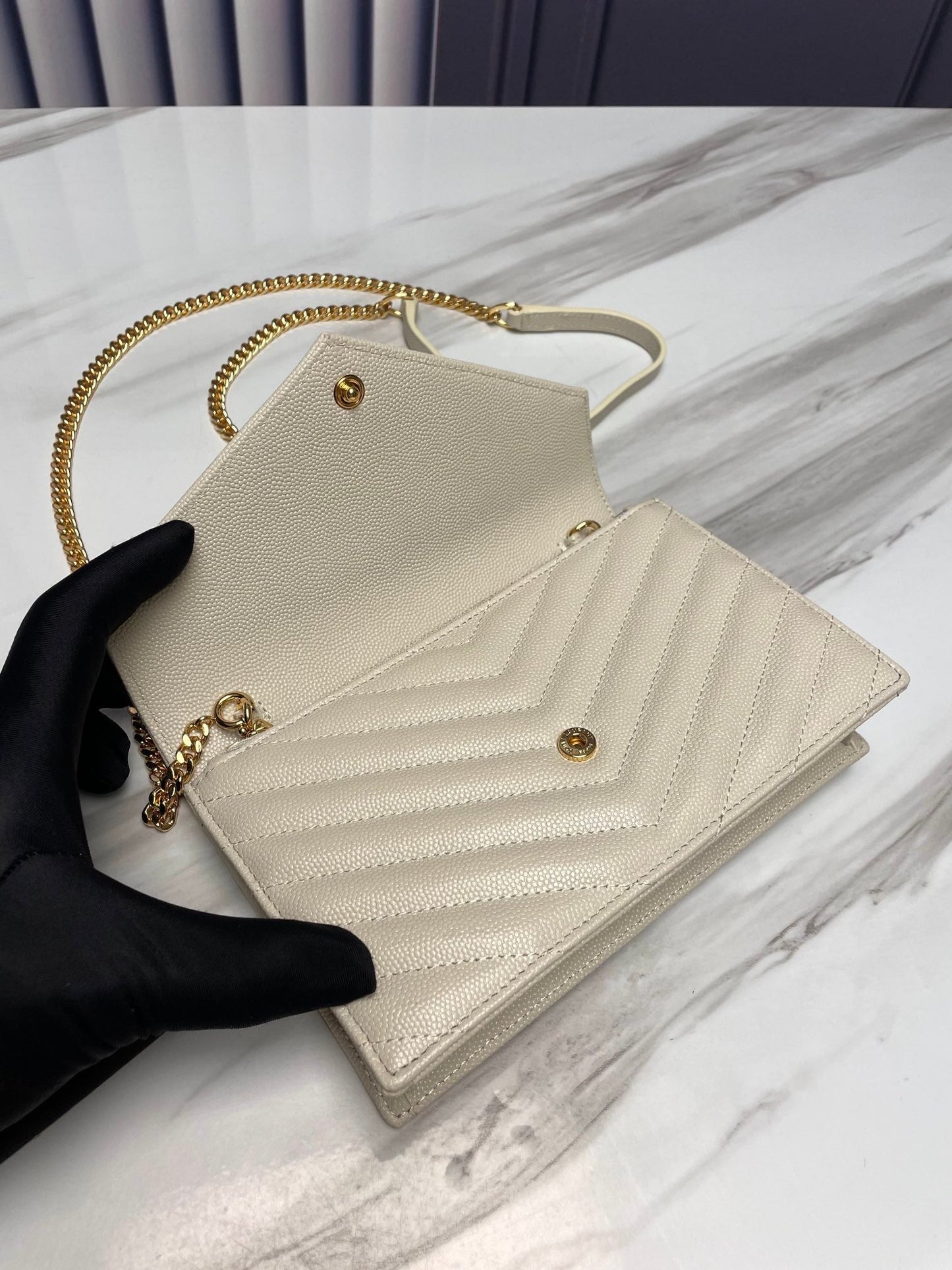 YSL WHITE GOLD HARDWARE ENVELOPE SMALL BAG IN MIX MATELASSÉ GRAIN DE POUDRE EMBOSSED LEATHER 393953