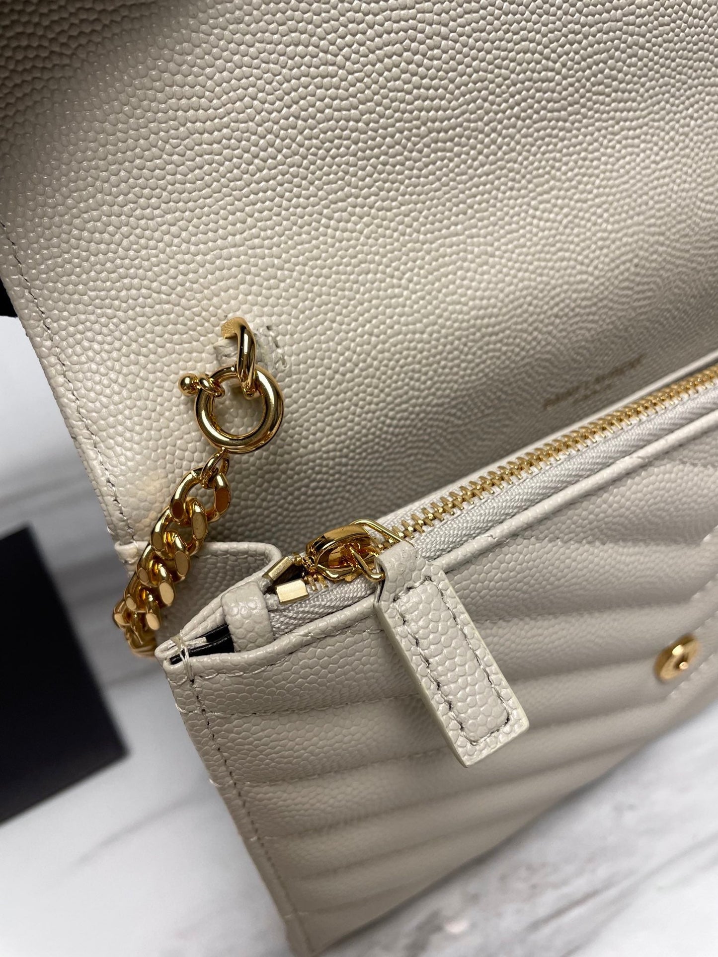 YSL WHITE GOLD HARDWARE ENVELOPE SMALL BAG IN MIX MATELASSÉ GRAIN DE POUDRE EMBOSSED LEATHER 393953