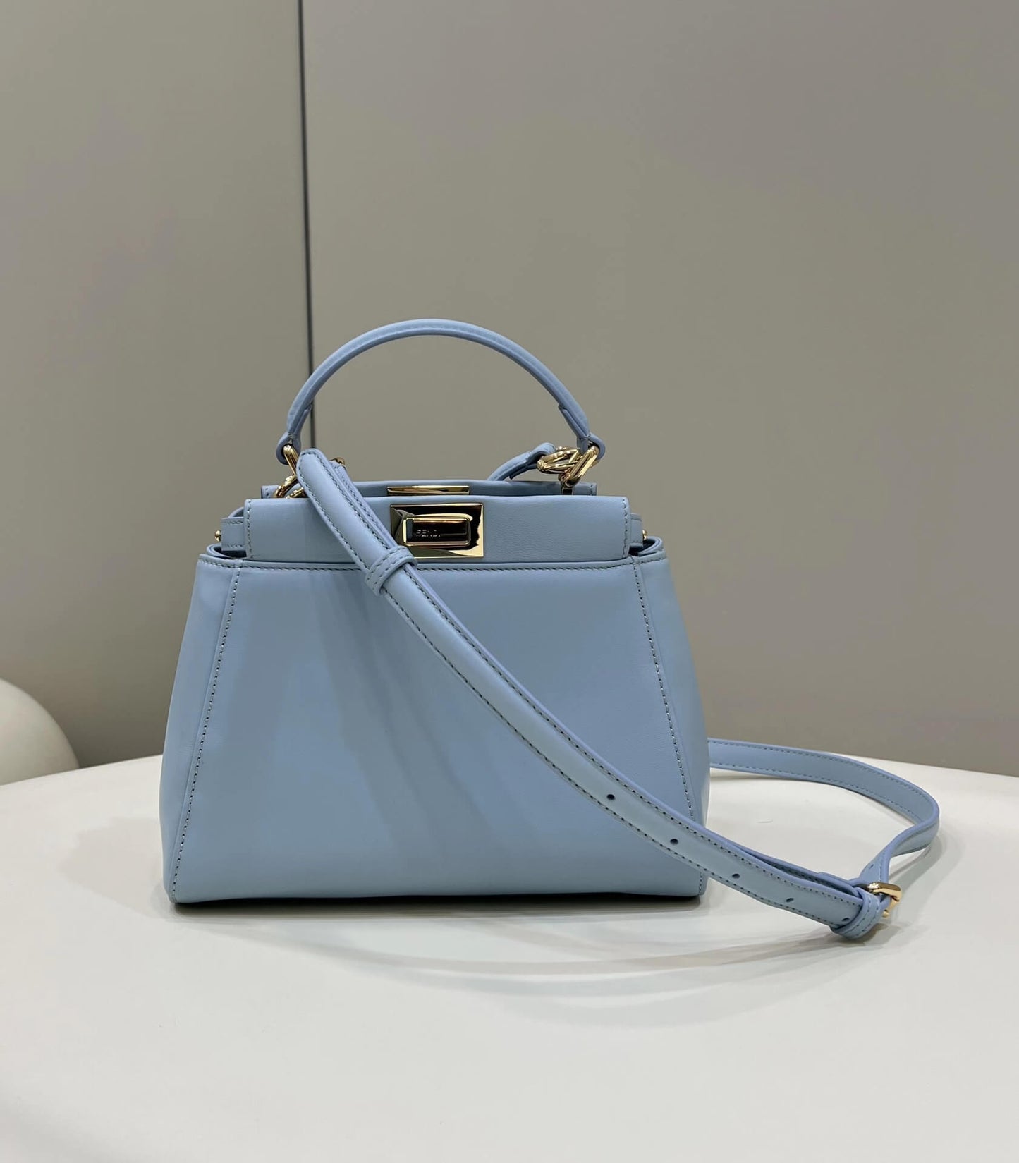 FD 8315 Peekaboo Mini blue leather bag 23cm