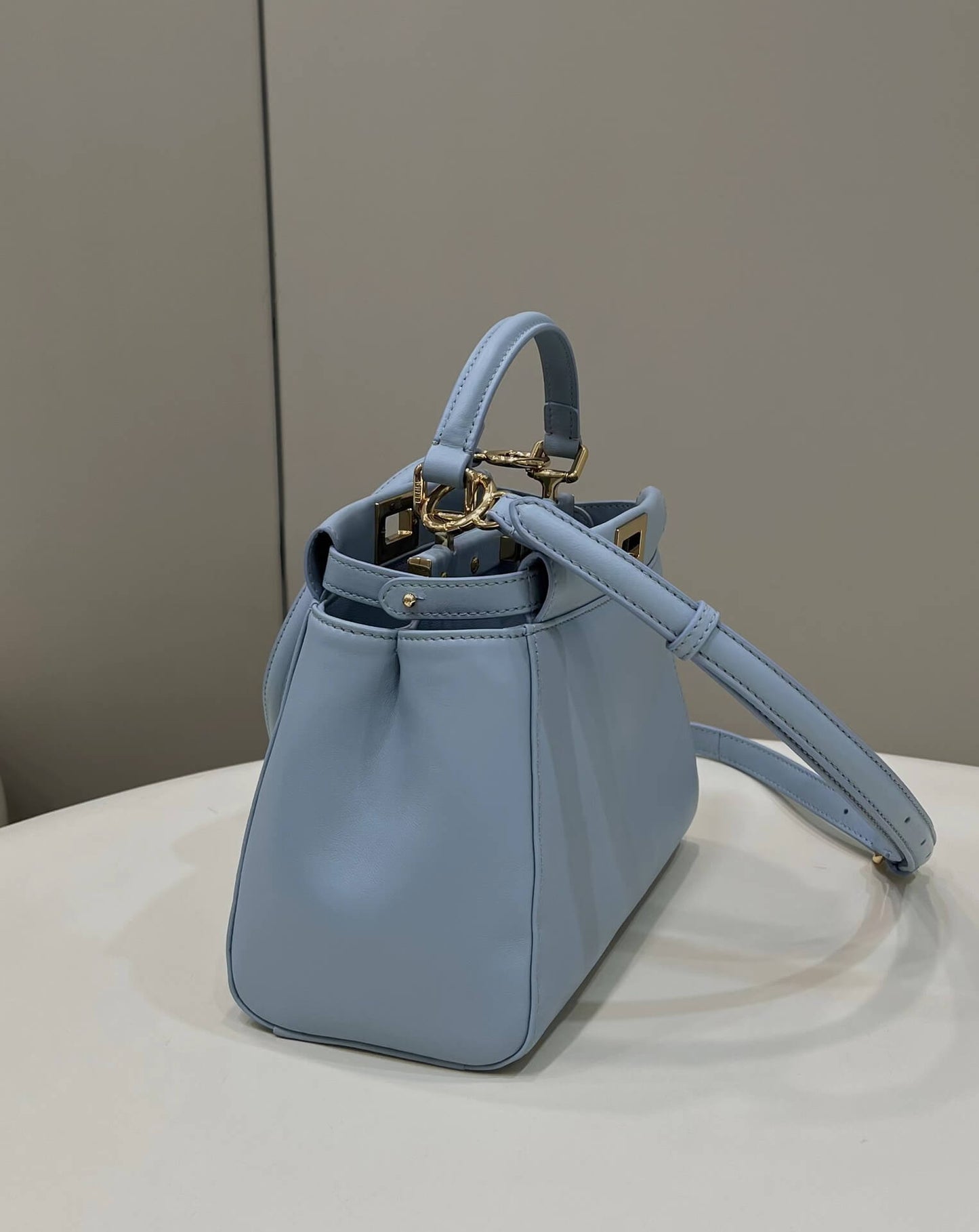 FD 8315 Peekaboo Mini blue leather bag 23cm