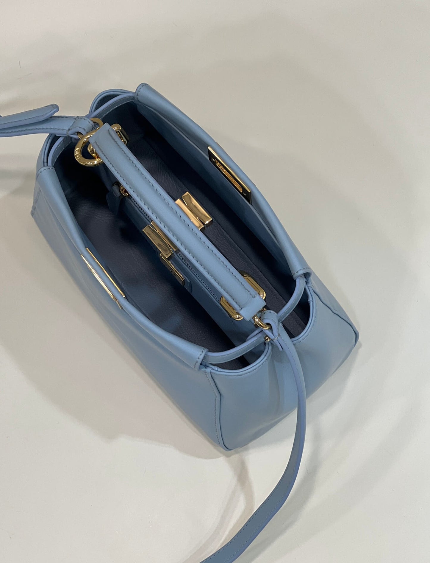 FD 8315 Peekaboo Mini blue leather bag 23cm