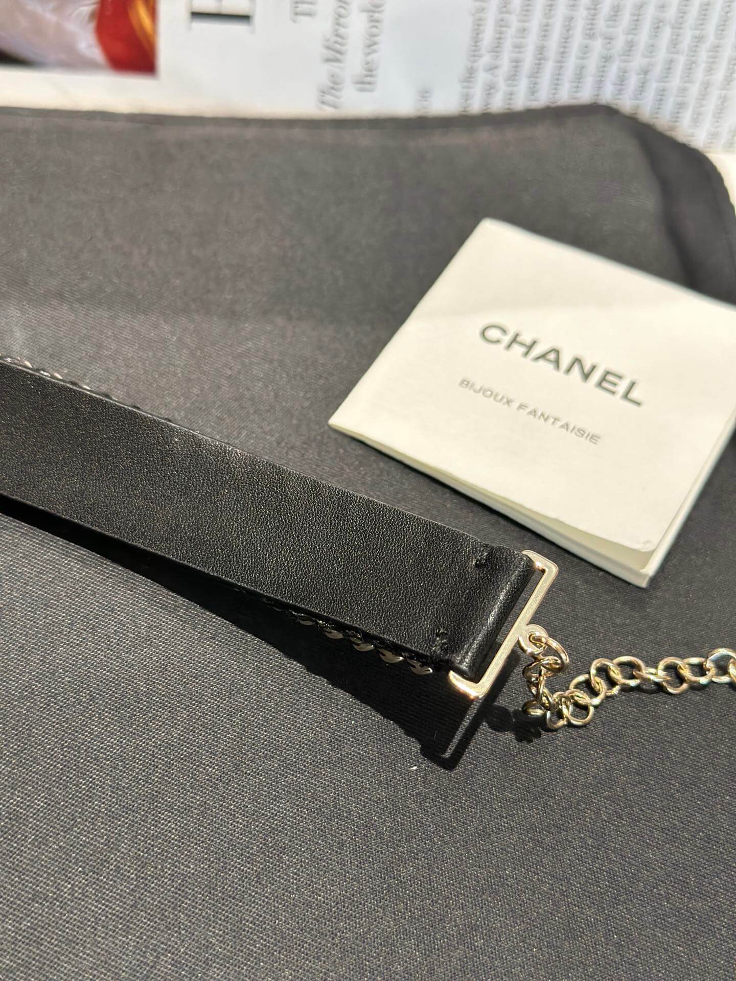 Chanel Small Fragrance Black Leather Inlaid Diamond Fashion Versatile Mesh Red Neckchain XLC18