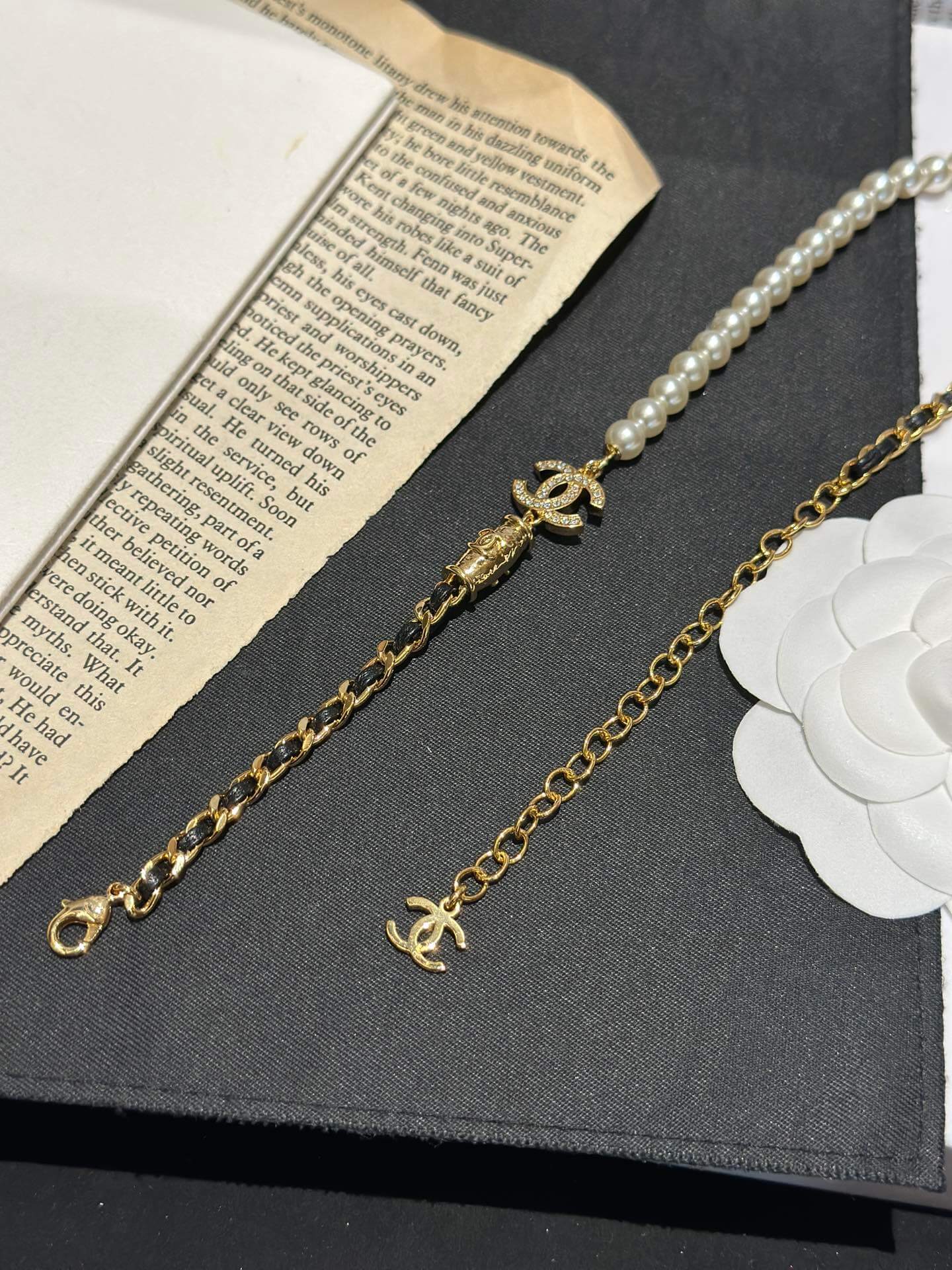 Chanel's New Pearl Chain Double C Full Diamond Sweet Cool Collar Chain XLC12