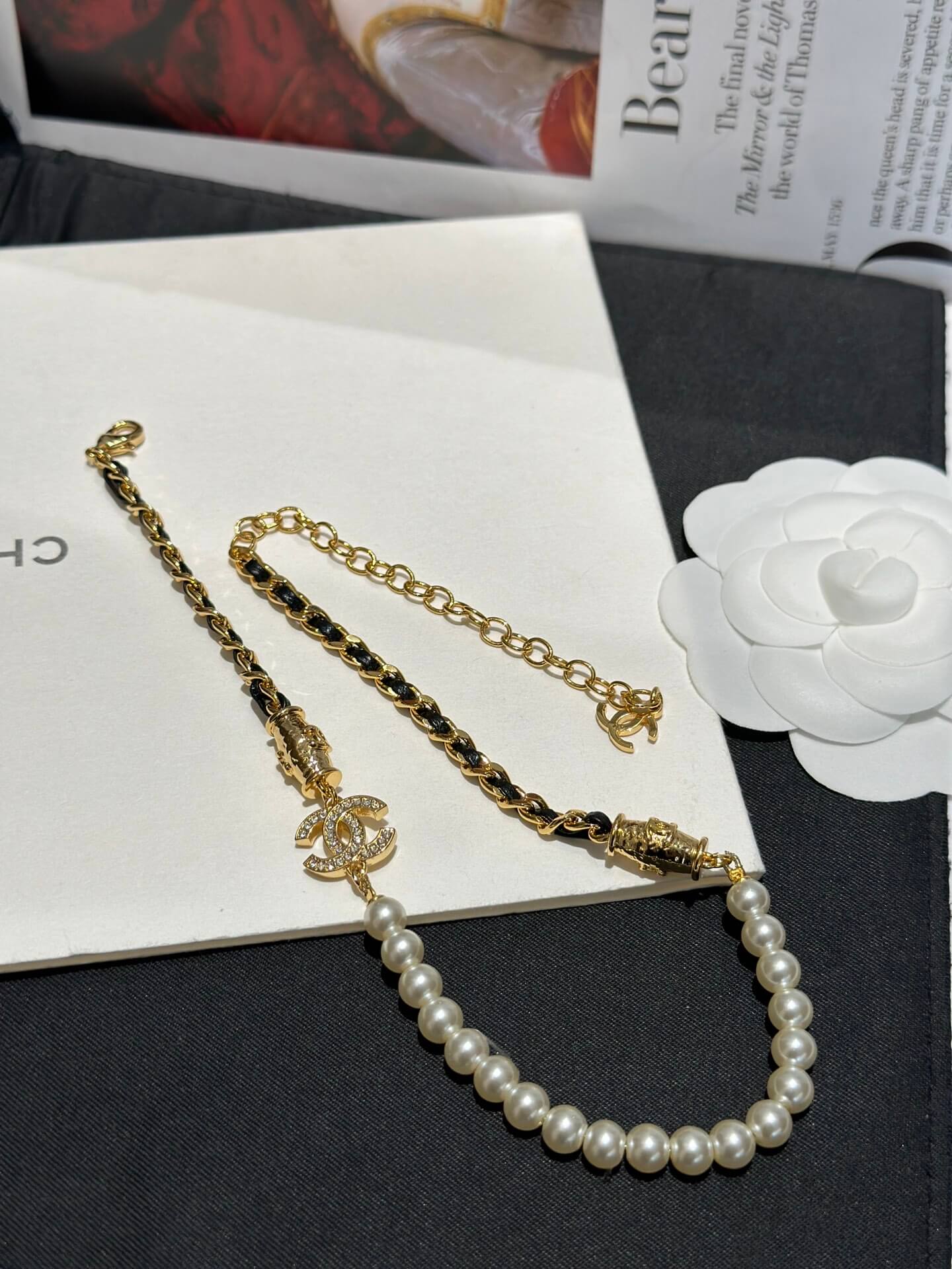 Chanel's New Pearl Chain Double C Full Diamond Sweet Cool Collar Chain XLC12