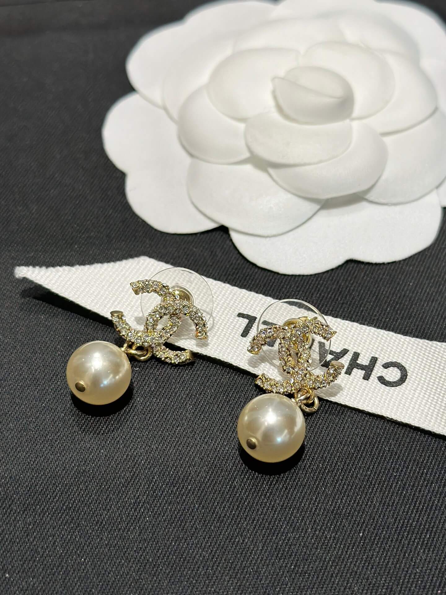 Chanel's high-end sense niche new trendy pearl pendant earrings EHC2