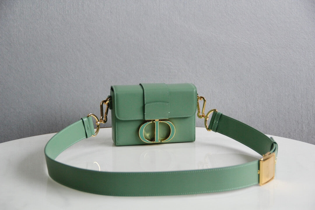 DO9008s MiniBox Oblique 30 Montaigne shoulder bag cross body bags green