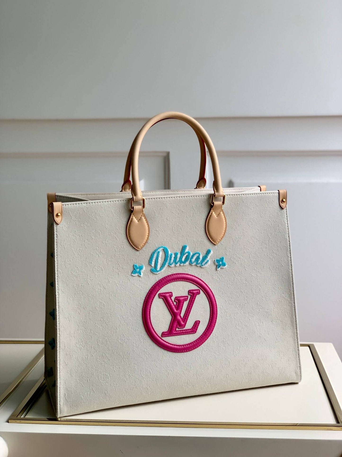 M20815 ONTHEGO TOTE BAG EMBROIDERED AND LEATHER TRIM SMALL 35 white rose