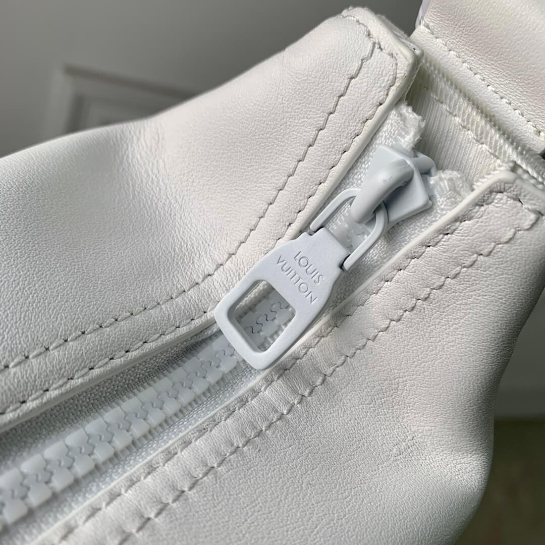 M21812 Cruiser Messenger Cross-body bag white Lou