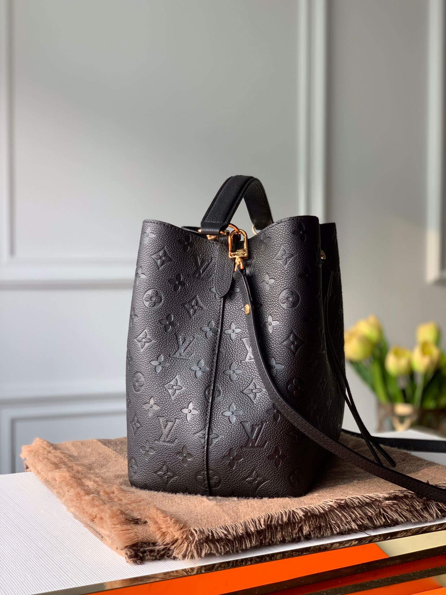 M45256 NEONOEMM BLACK Monogram Empreinte leather