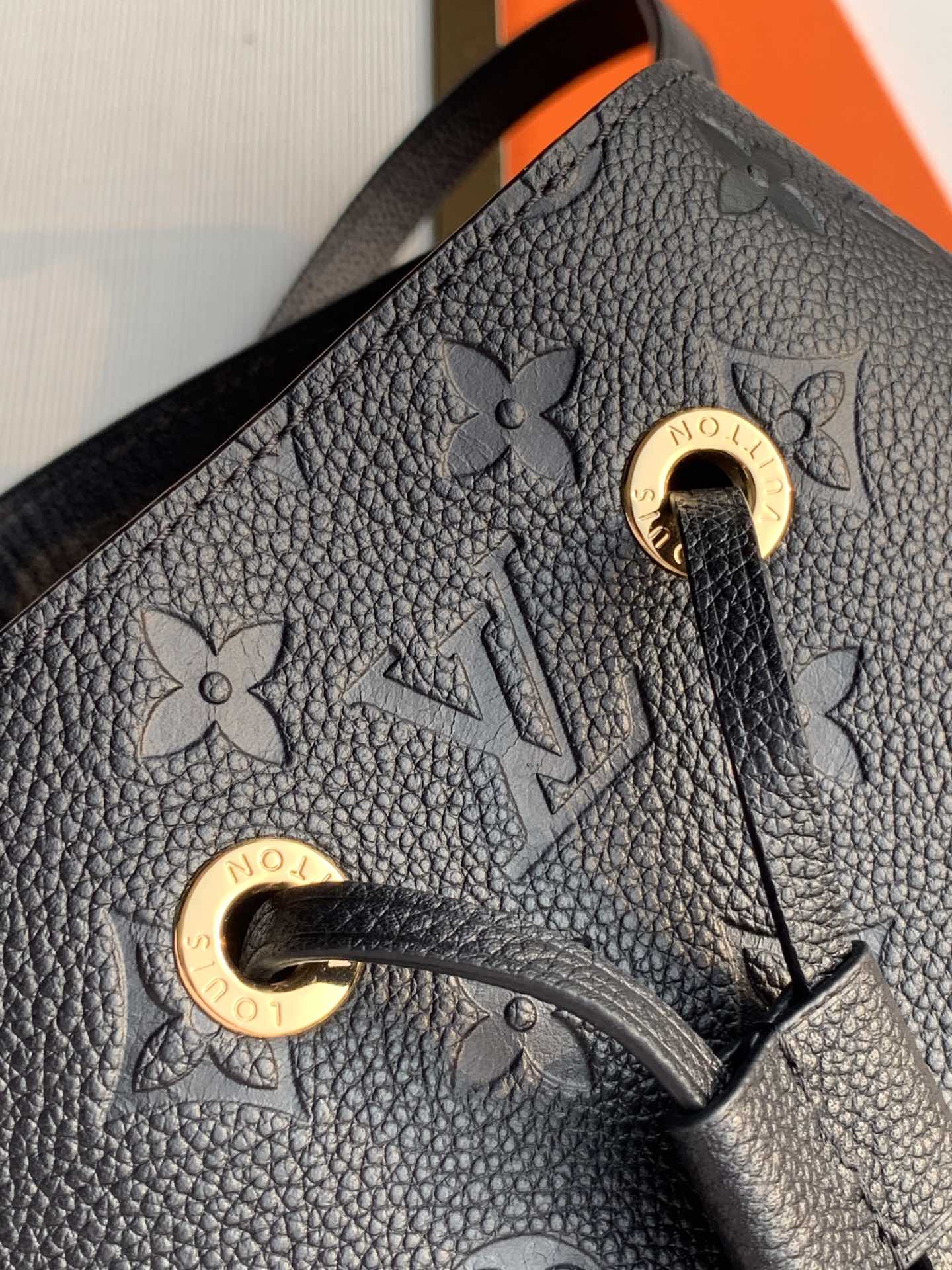 M45256 NEONOEMM BLACK Monogram Empreinte leather