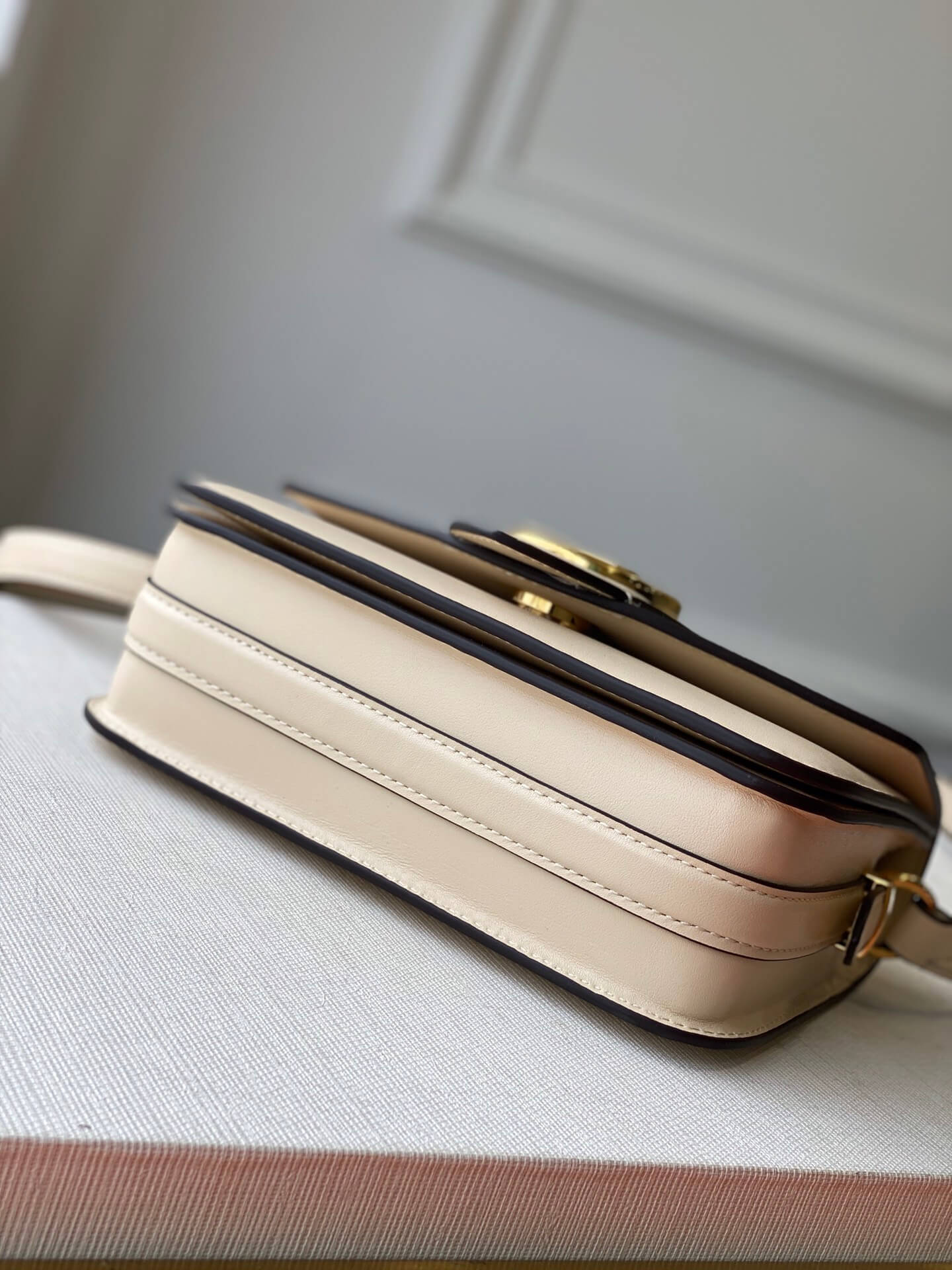 women's shoulder bag cream gold