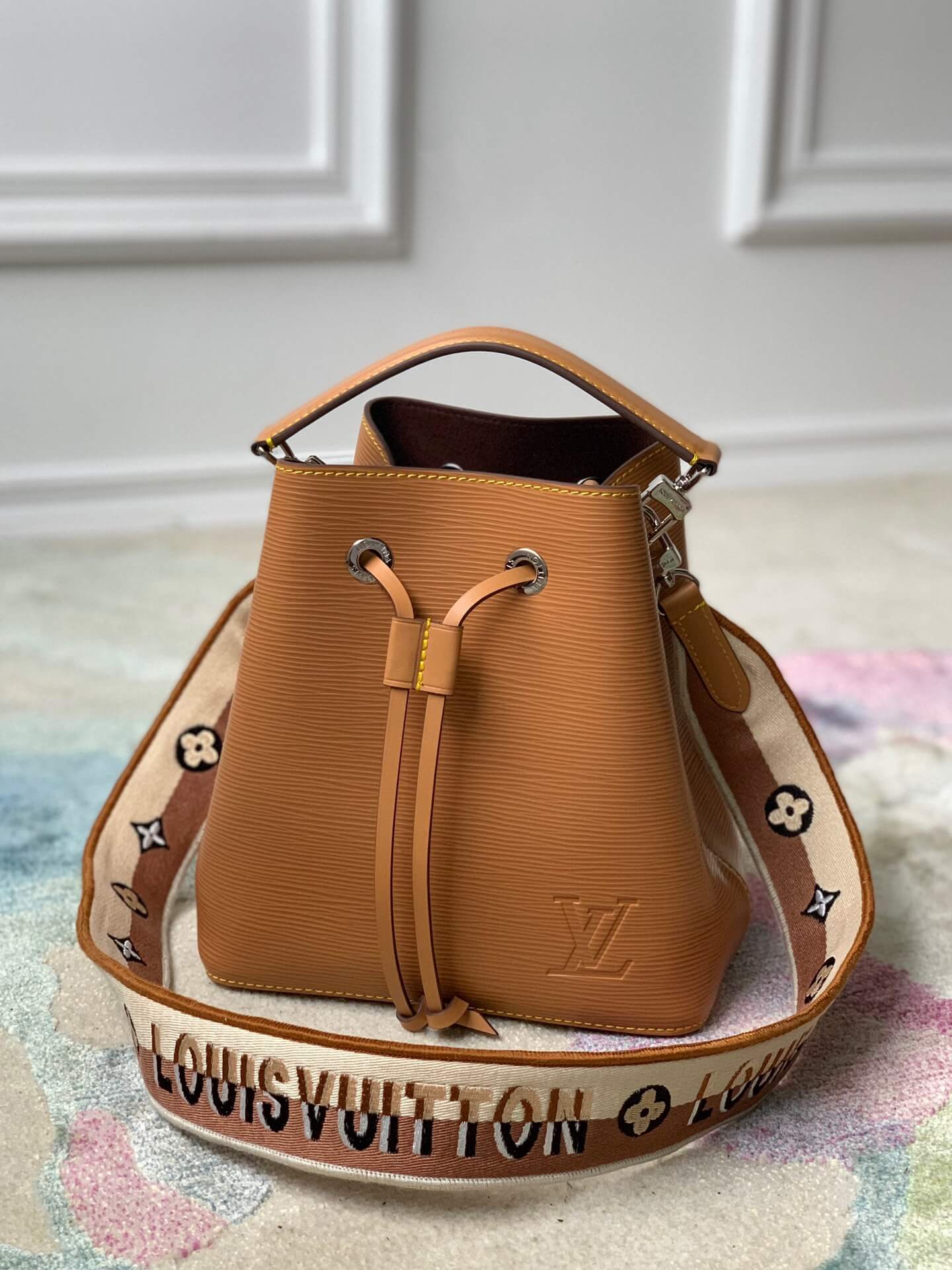 Brown neonoe BB bucket bag