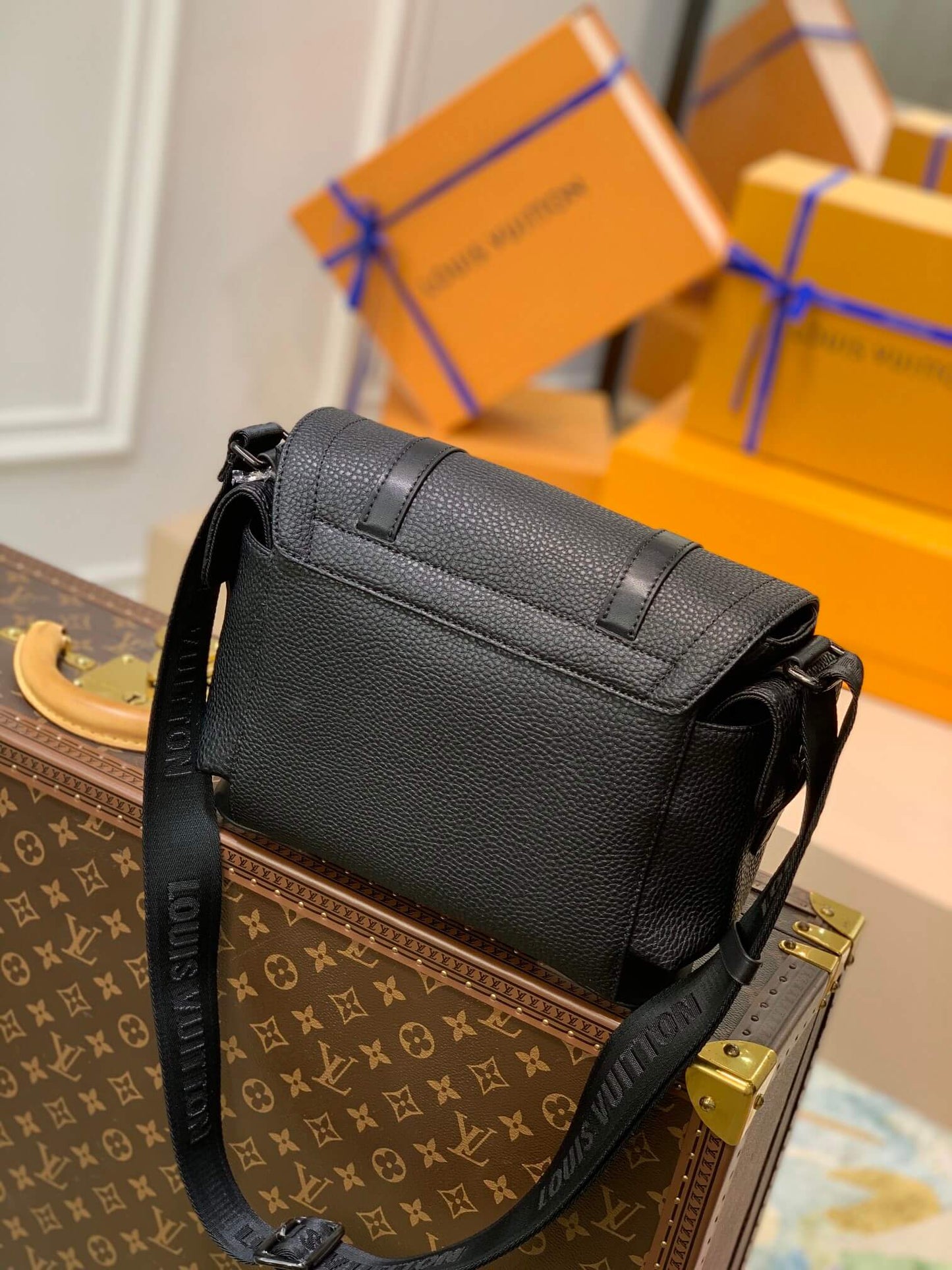 M58476 Men's bag shoulder bag cross body bags Christopher Taurillon messenger bag black calfskin