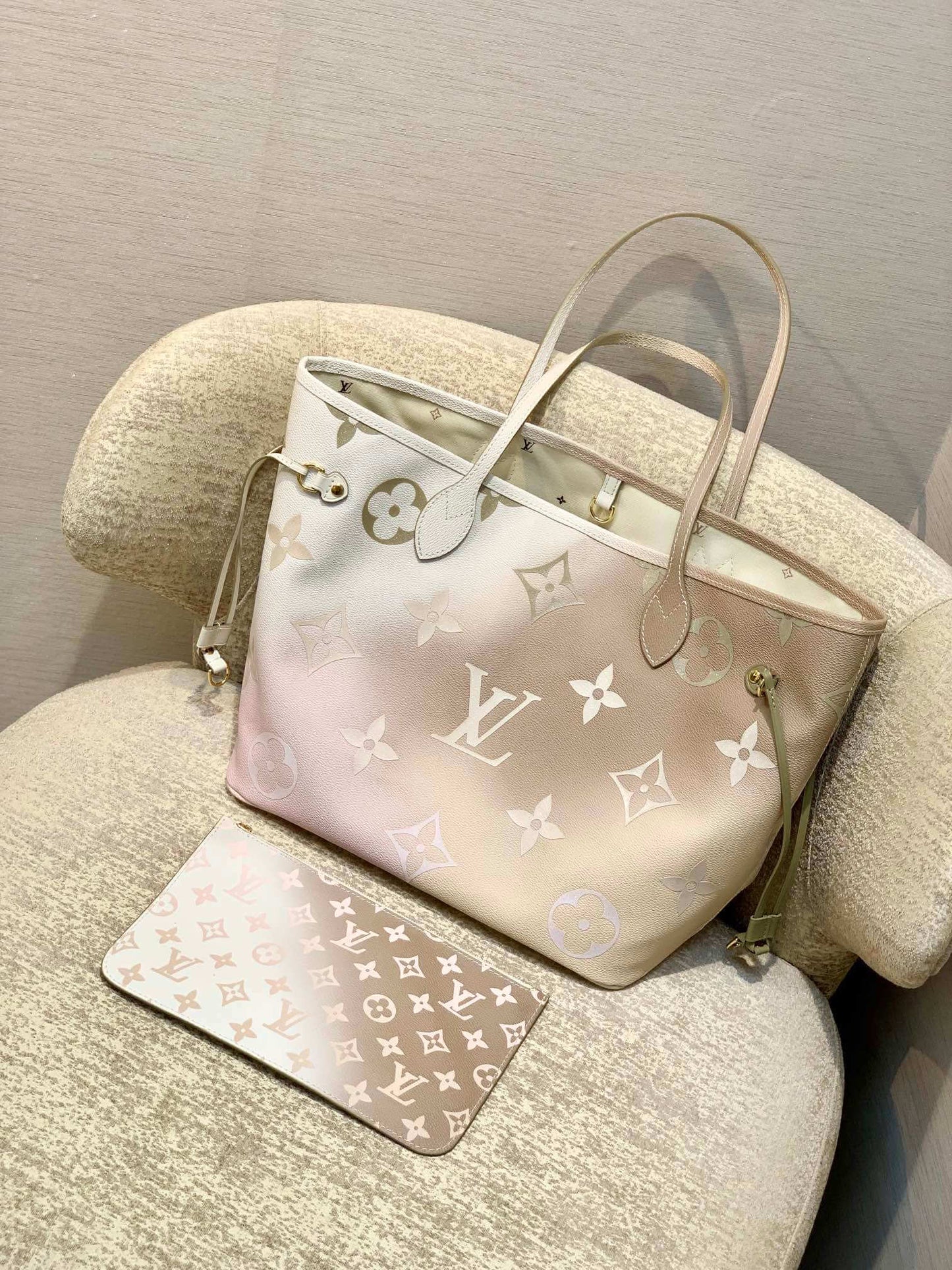 M59859 Neverfull Monogram light pink apricot