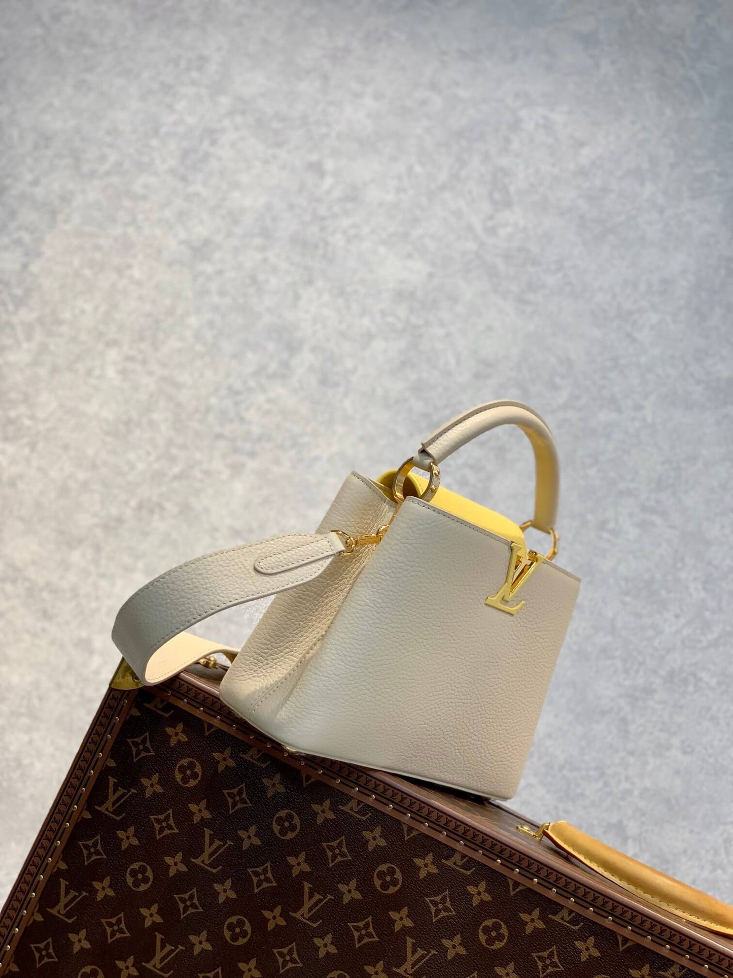 M59883 Capucines Taurillon Handbag shoulder bag cross body bags milk white calfskin Monogram