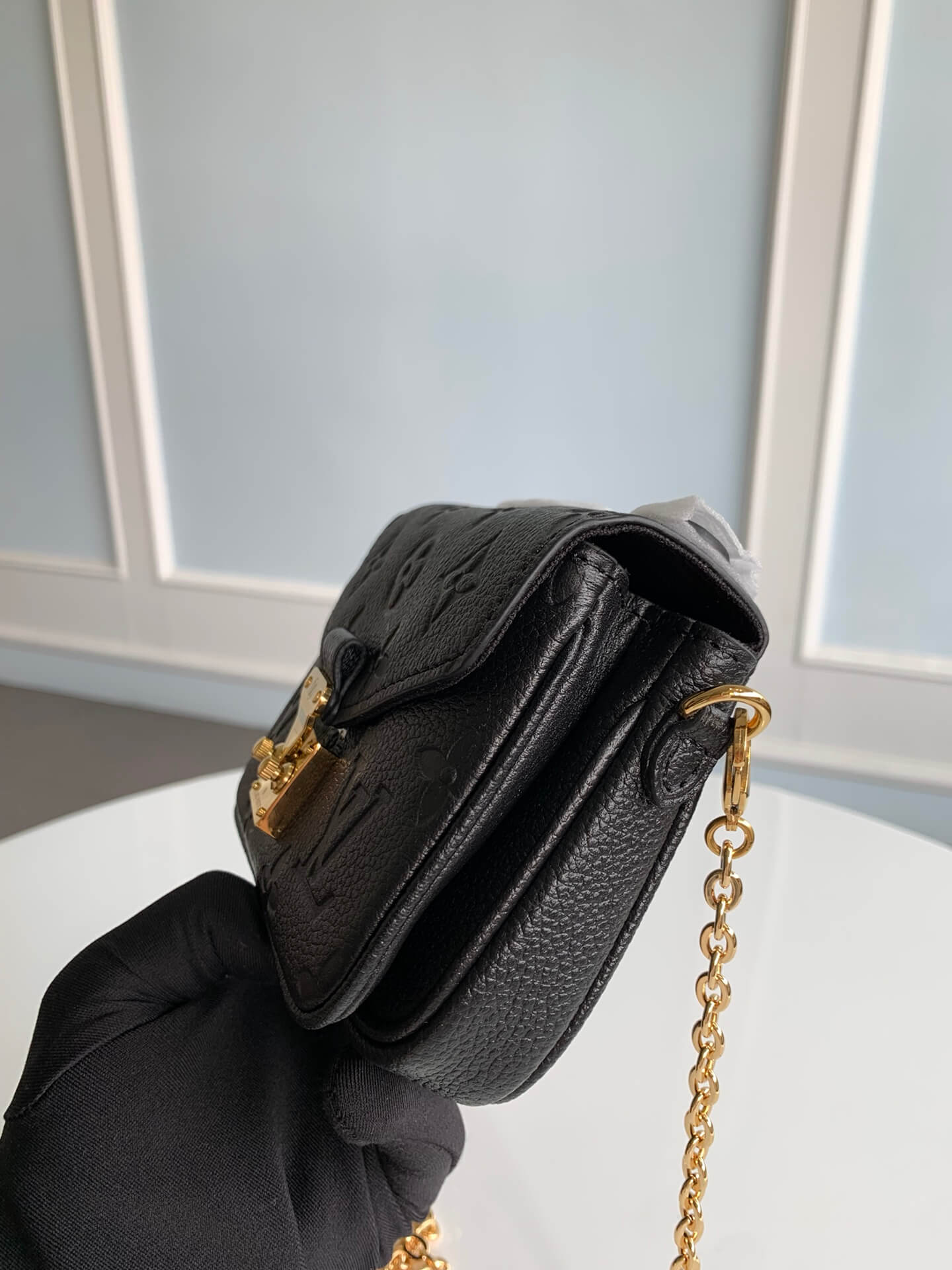 women's bag in summer outfil