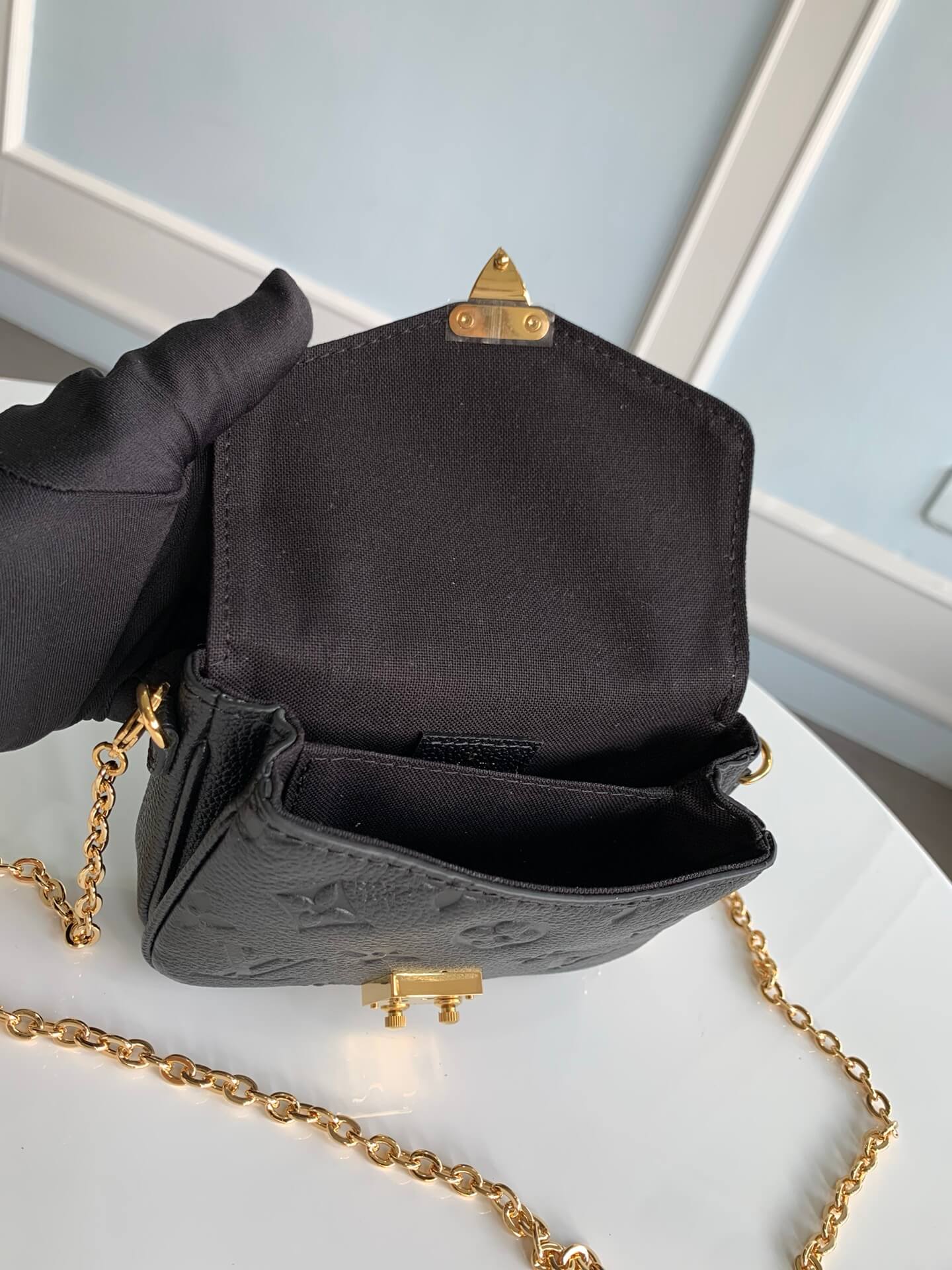 black crossbody bag