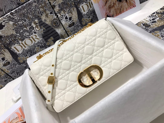 DO SAC DIOR CARO BAG LARGE Cuir de veau souple Cannage ivoire 2943 white