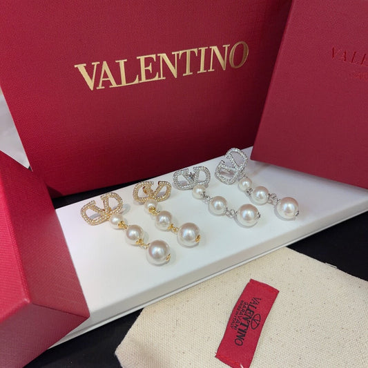 Valentino's New Pearl Light Luxury and High Quality Earrings EHC15