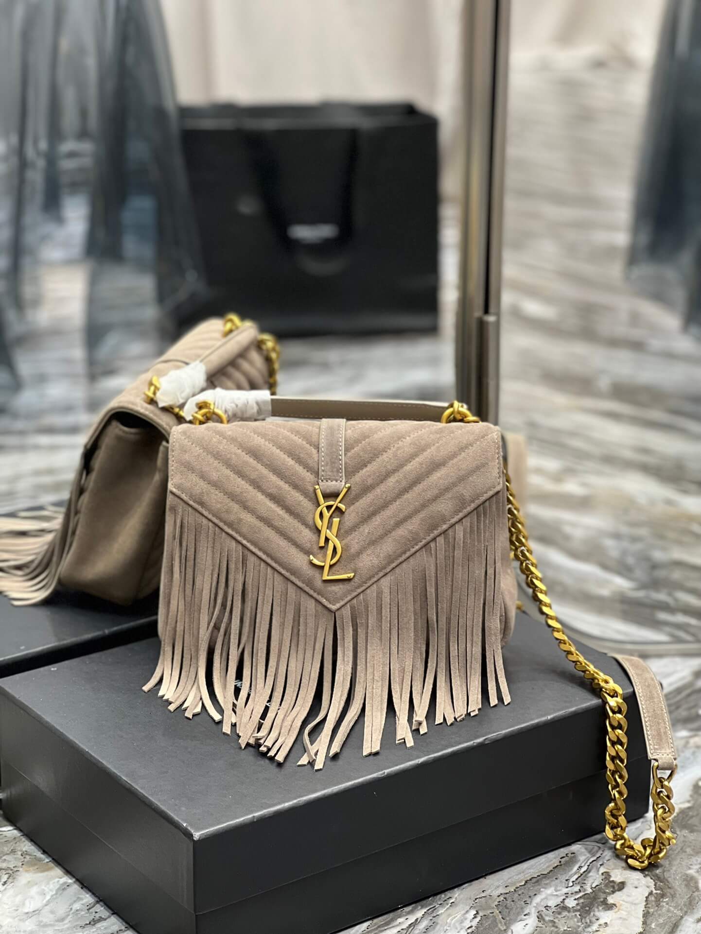 YSL 392737 COLLEGE MEDIUM CHAIN BAG IN LIGHT SUEDE WITH FRINGES Grey