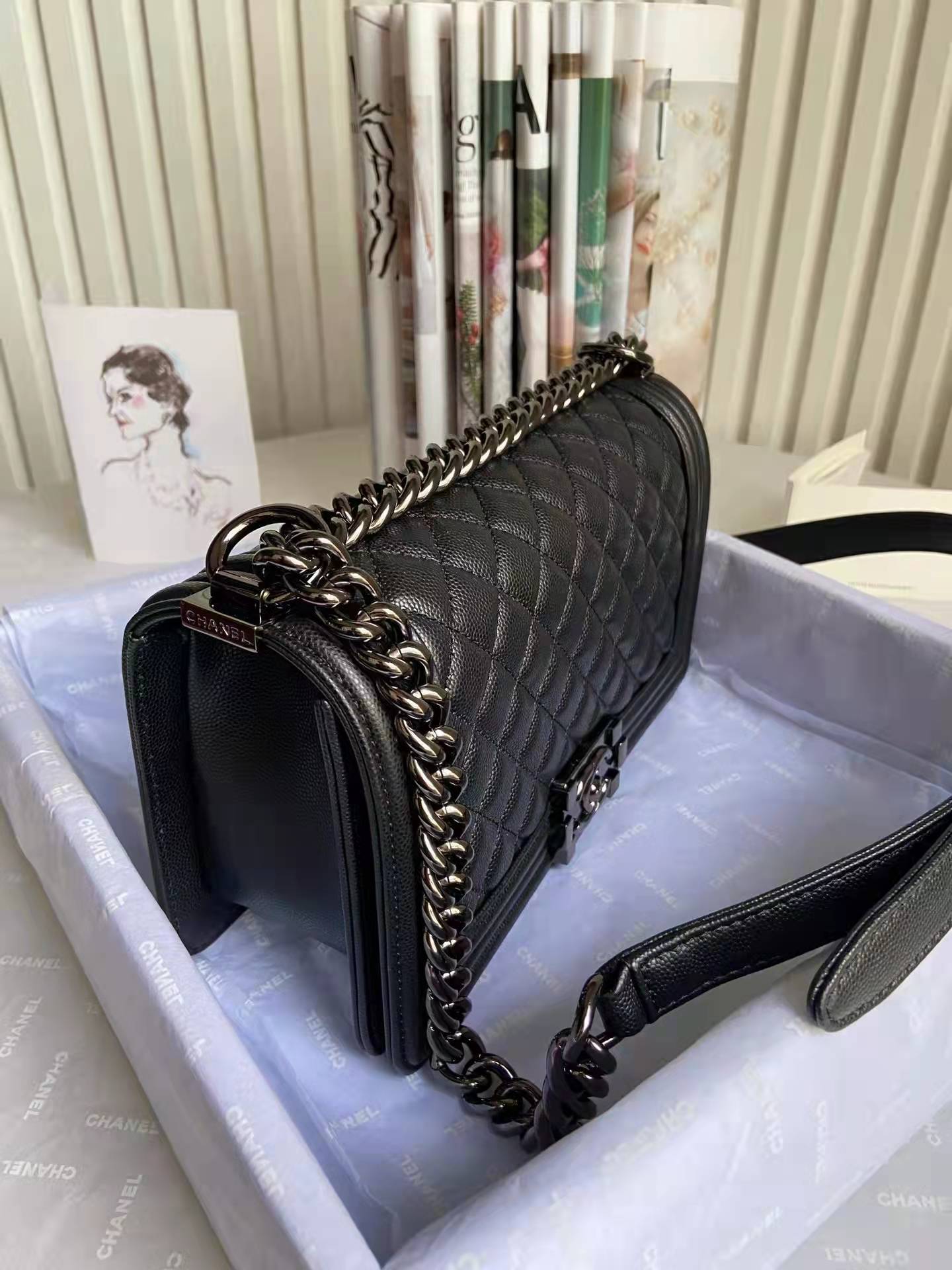 LEBOY 25 BLACK  HARDWARE CAVIAR COWHIDE edge