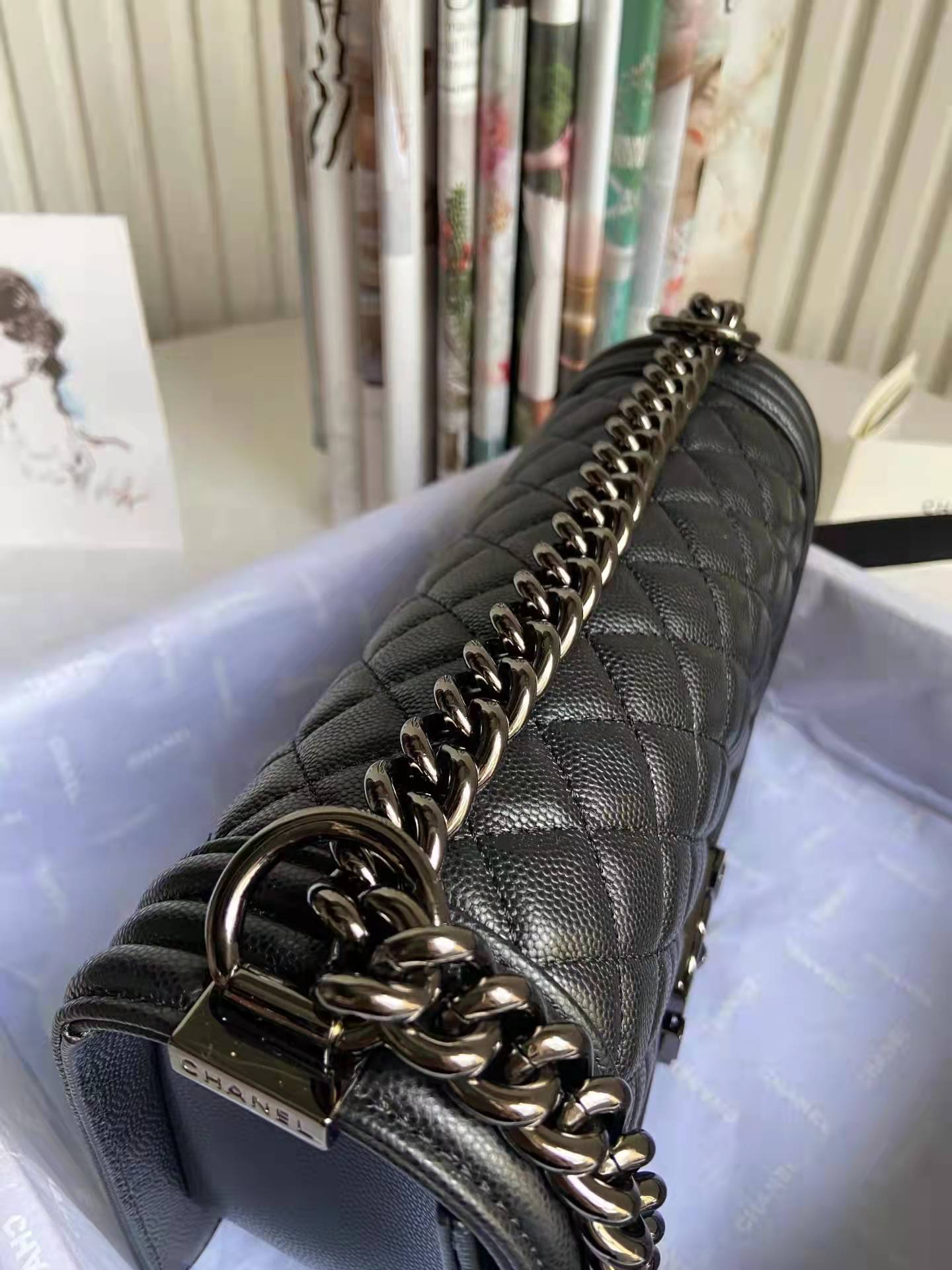 LEBOY 25 BLACK  HARDWARE CAVIAR COWHIDE edge