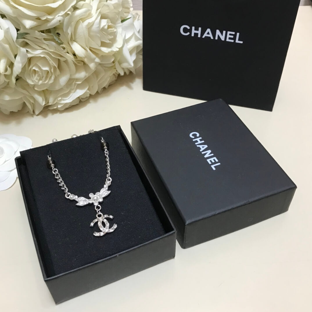 CHA Cc necklace silver Free shipping