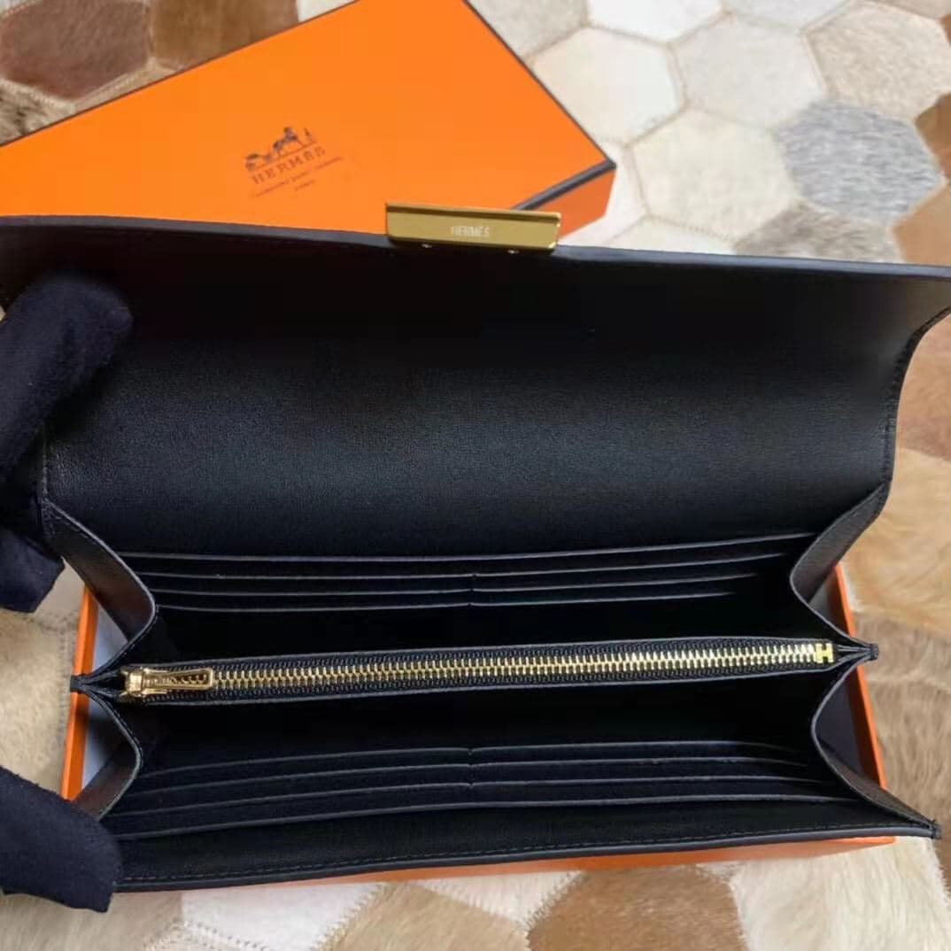 black wallet 