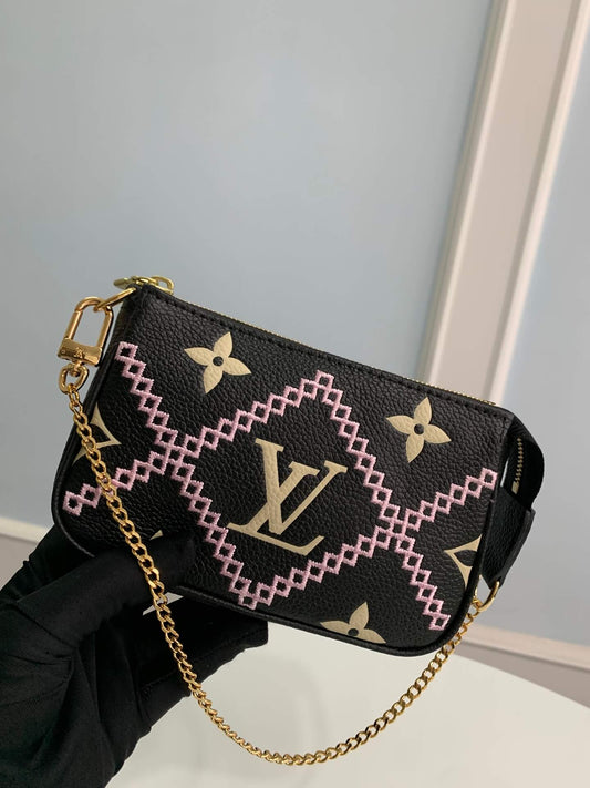 lv sling pochette black