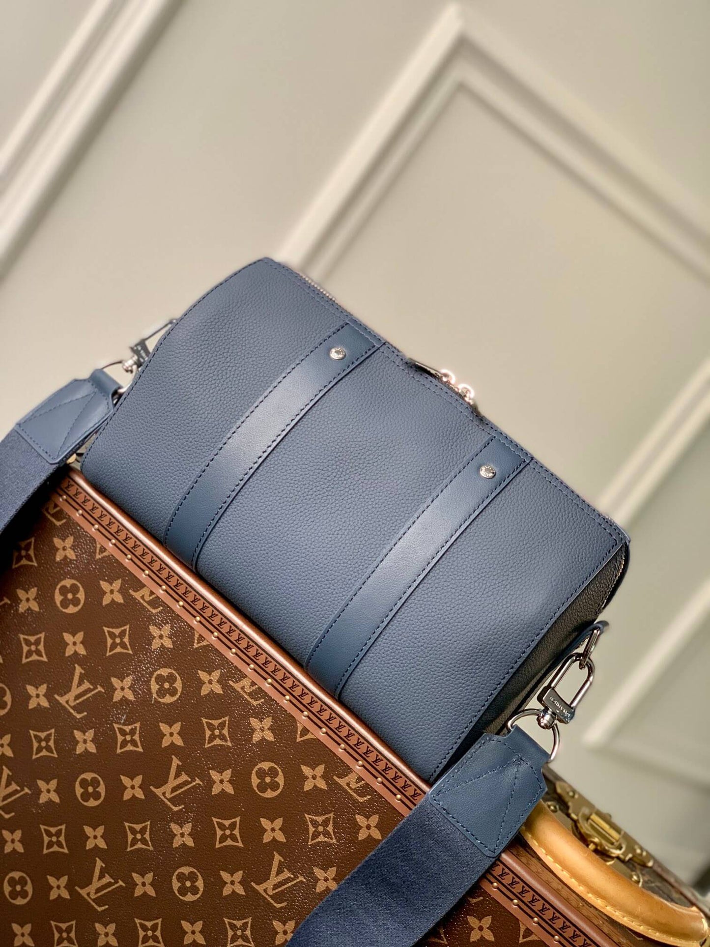 M21438 CITY KEEPALL Damier Distorted 27CM blue