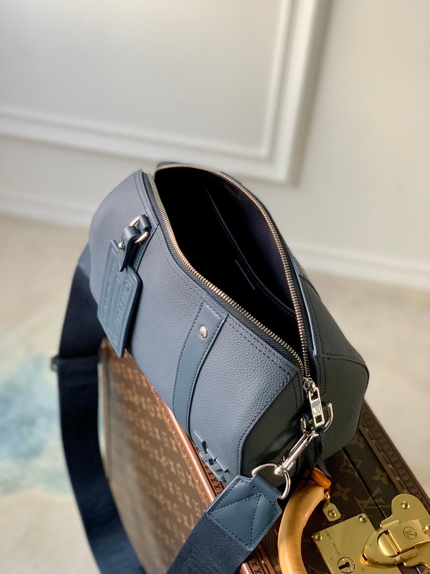 M21438 CITY KEEPALL Damier Distorted 27CM blue