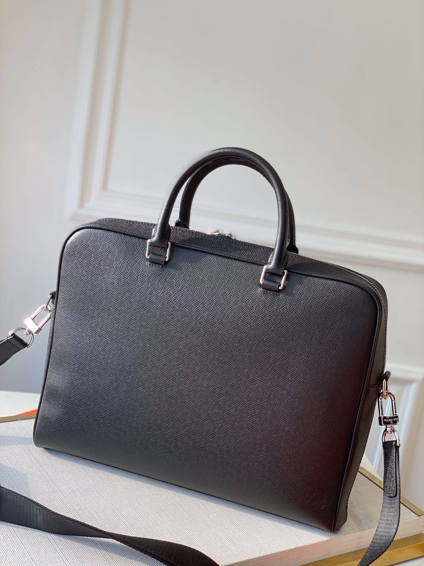 M30440 Taïga Male briefcase black 38cm