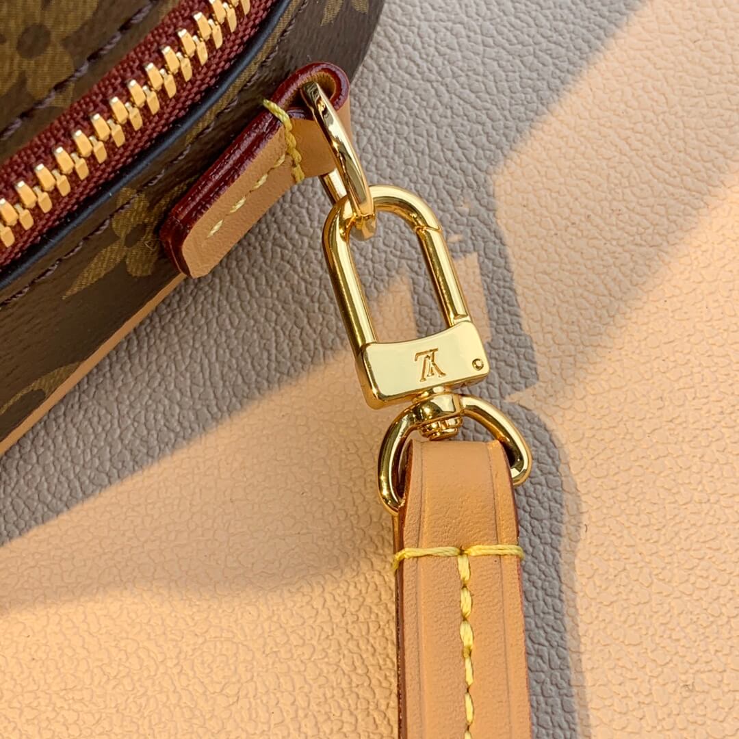 M45528 shoulder bag Nicolas Ghesquière 22CM Monogram