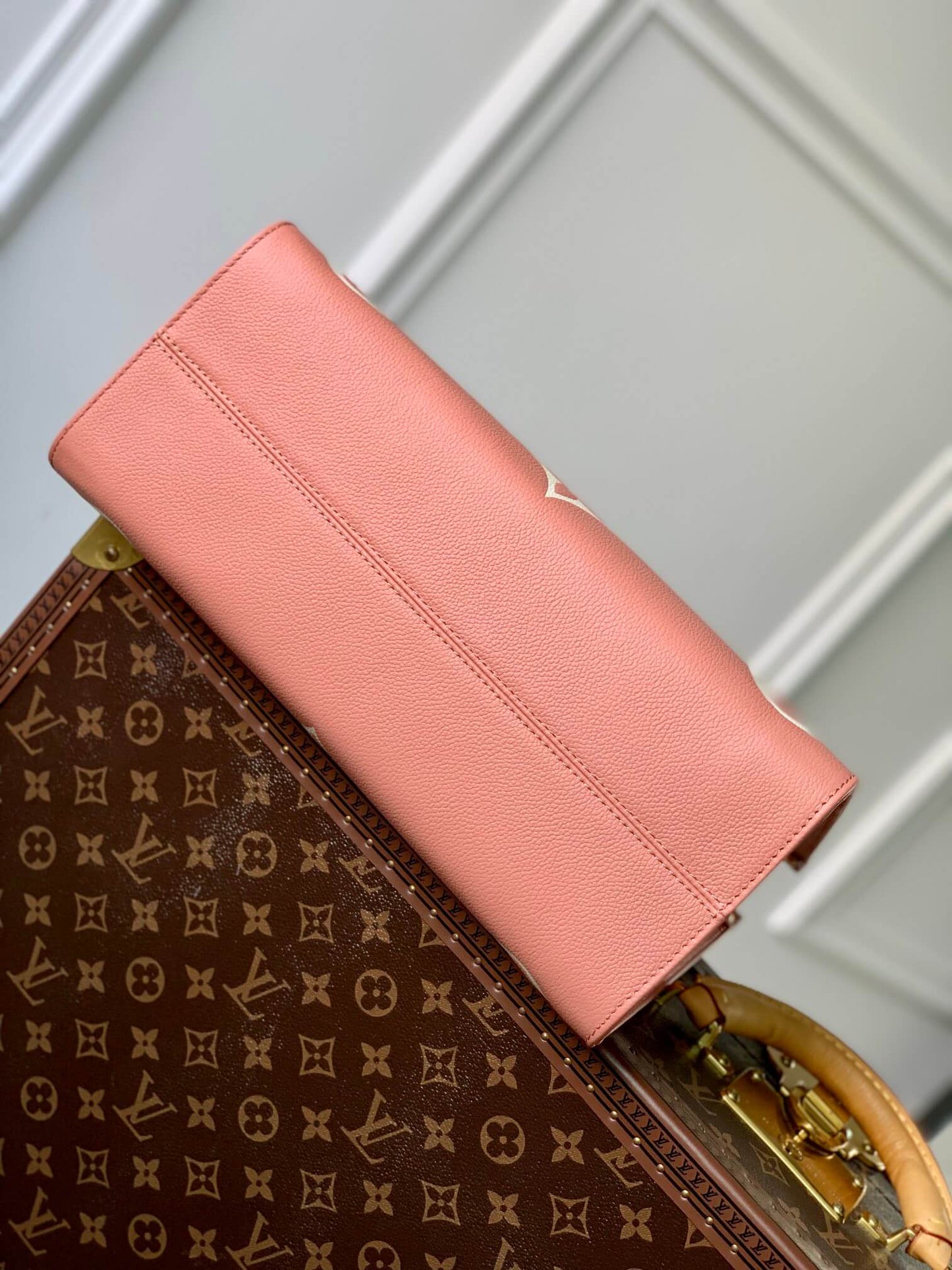 M45595 OnTheGo MM Monogram Empreinte leather pink 35cm