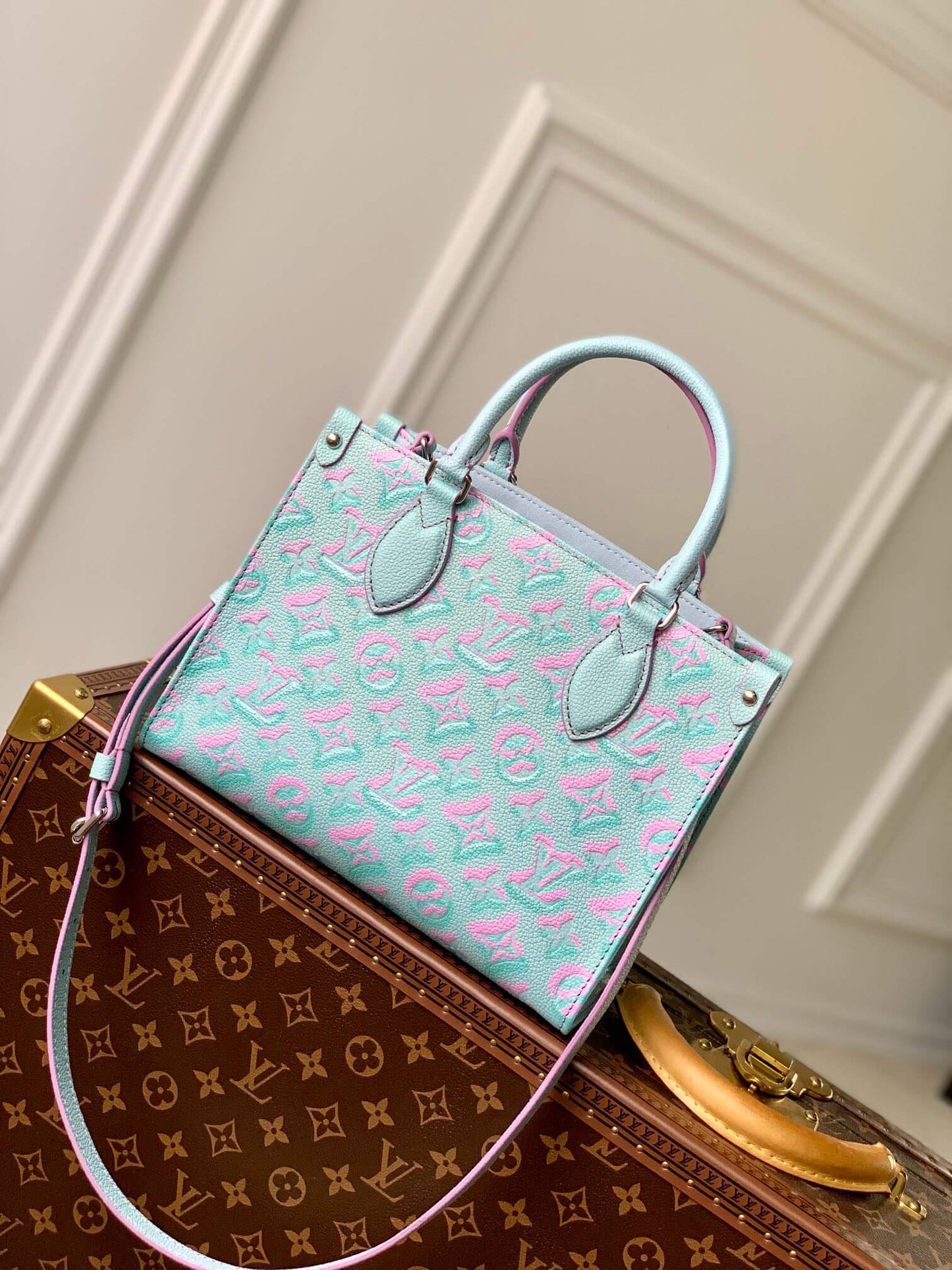 M46270 Onthego Monogram Empreinte 25cm green