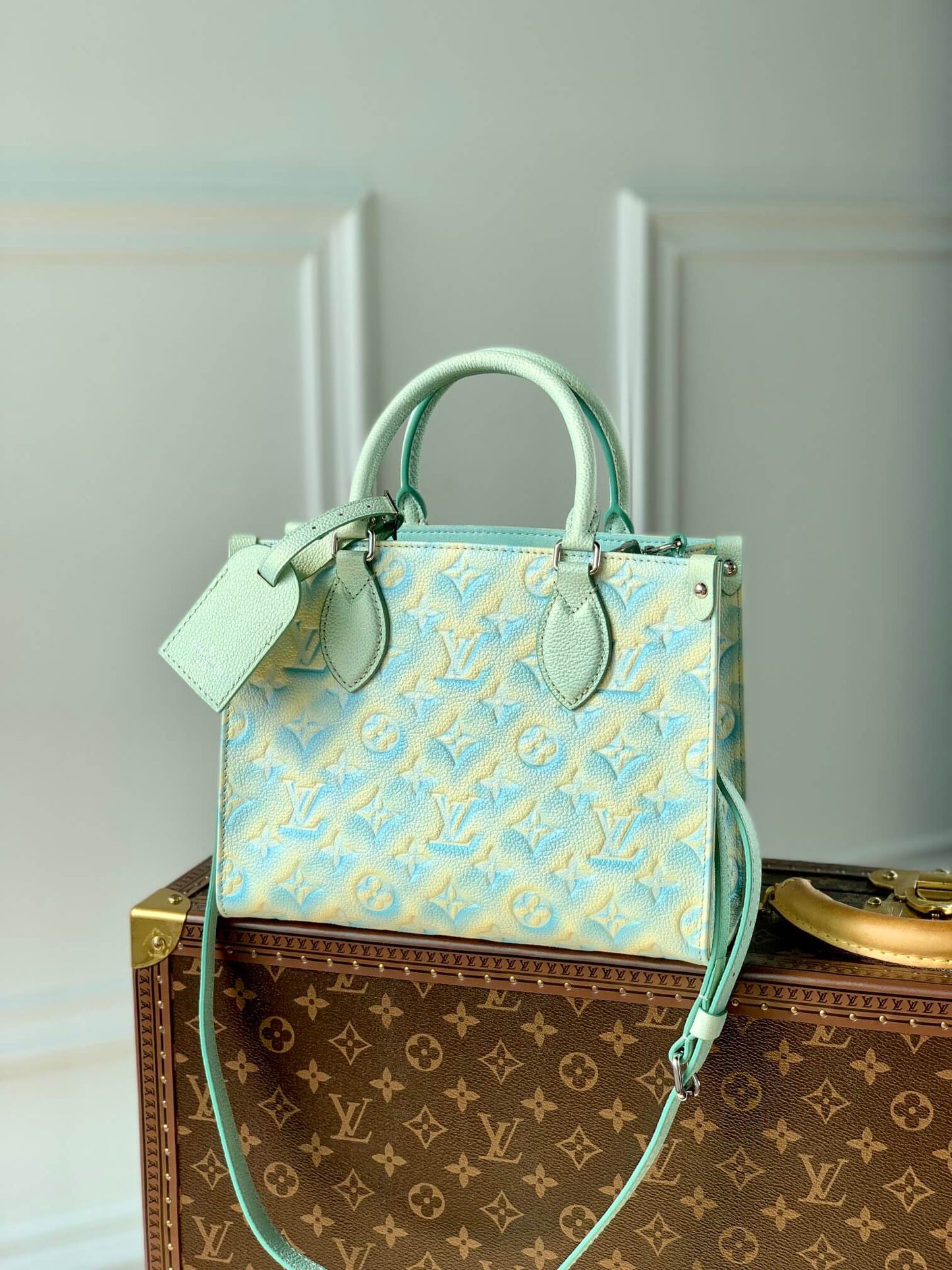 M46270 Onthego Monogram Empreinte 25cm green